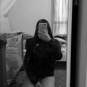 Meet your Posher, Delaia